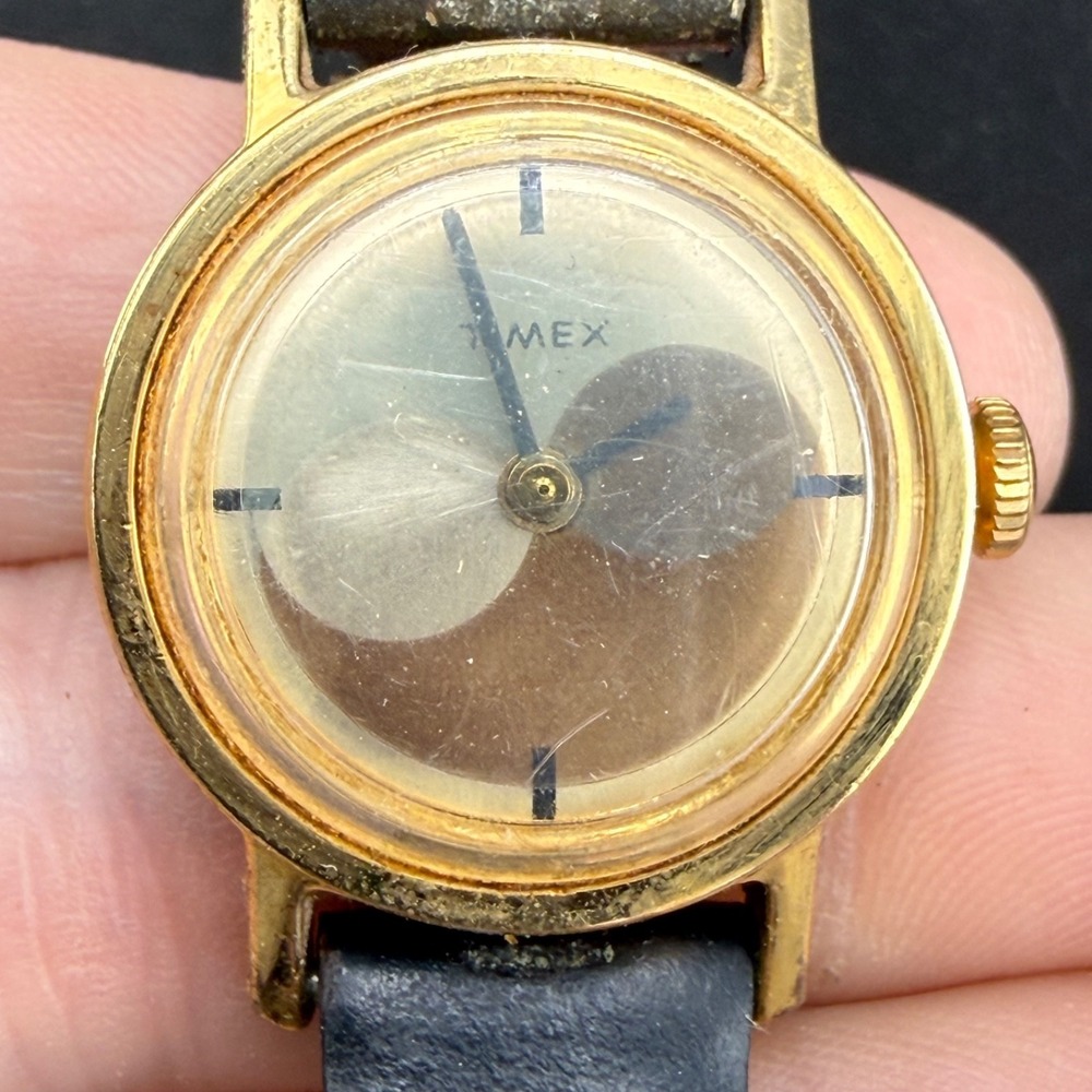 Vintage Timex Watch Yin Yang Gold Tone Black‎ Band Untested 6.5"